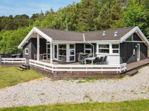 Lovely Holiday Home in Ebeltoft Jutland with Terrace, Ebeltoft